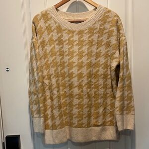 LOFT Outlet Houndstooth Sweater in Cream and Gold